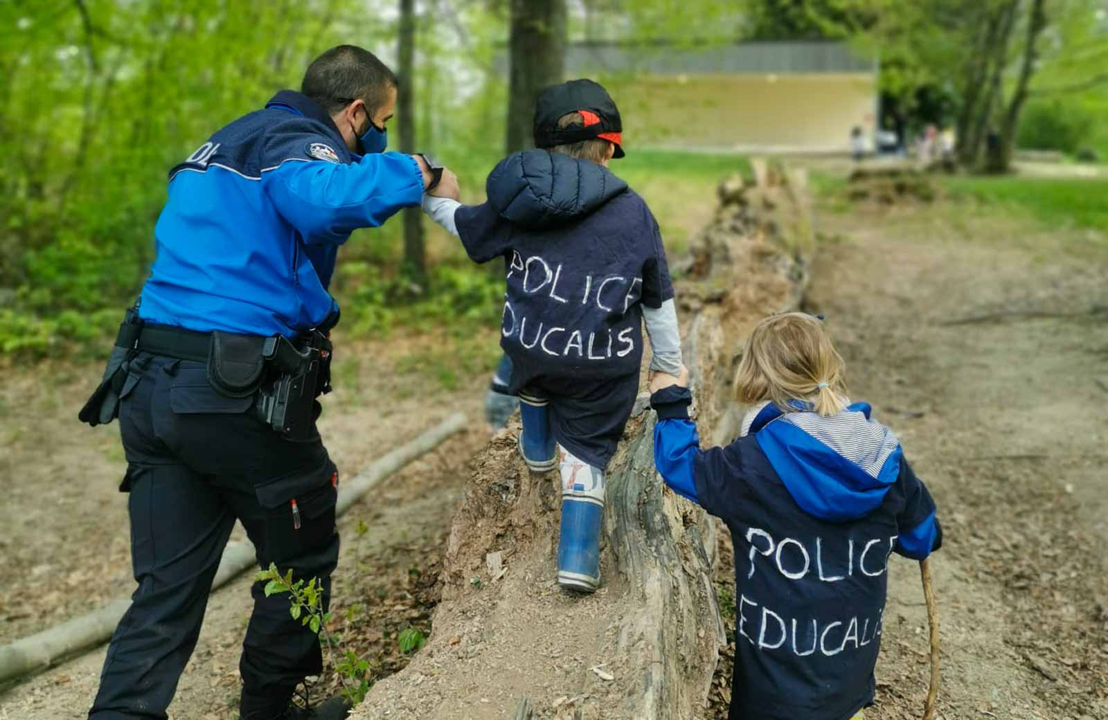 Au Rapport, Sergents
