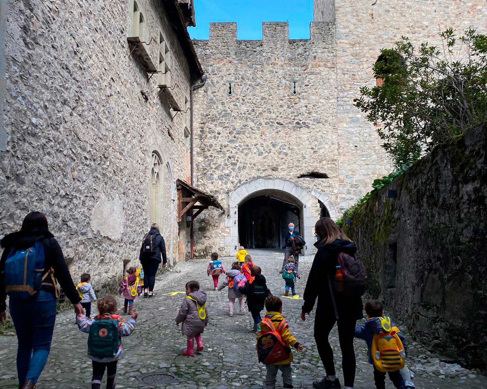 Oyez, Oyez, Les Trotteurs Au Château De Chillon