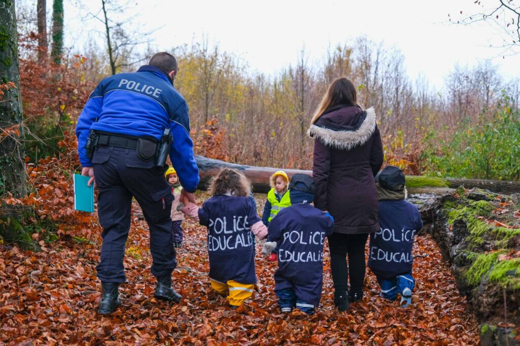 Village Educalis Les Grands Votent À La Crèche