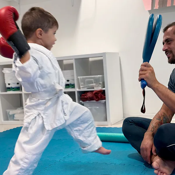 Le Microcosme Selfdefense Sept 25 03