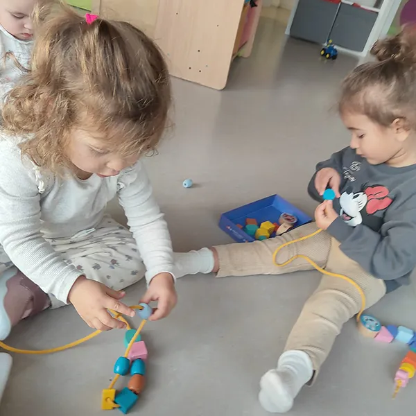 Microcosme Trotteurs Motricite Perles 01