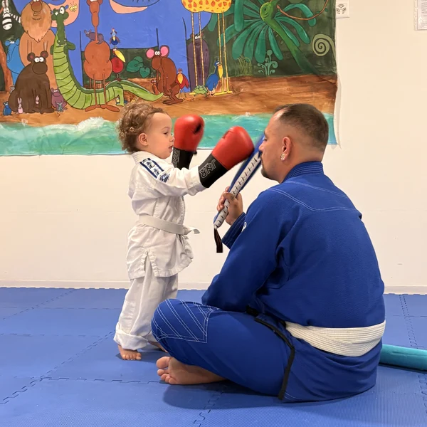 Le Microcosme Self Defense Bryan Lausanne Maladiere 087