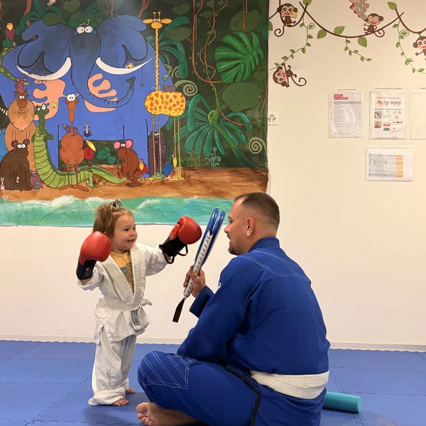 Le Microcosme Self Defense Bryan Lausanne Maladiere 090