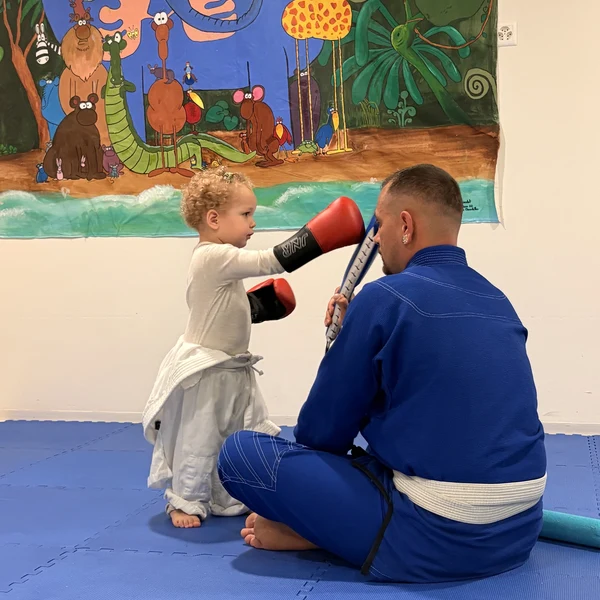 Le Microcosme Self Defense Bryan Lausanne Maladiere 091