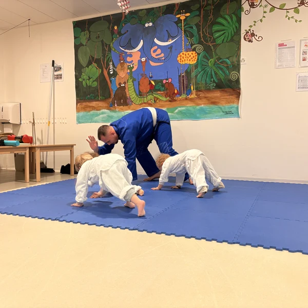Le Microcosme Self Defense Bryan Lausanne Maladiere 093